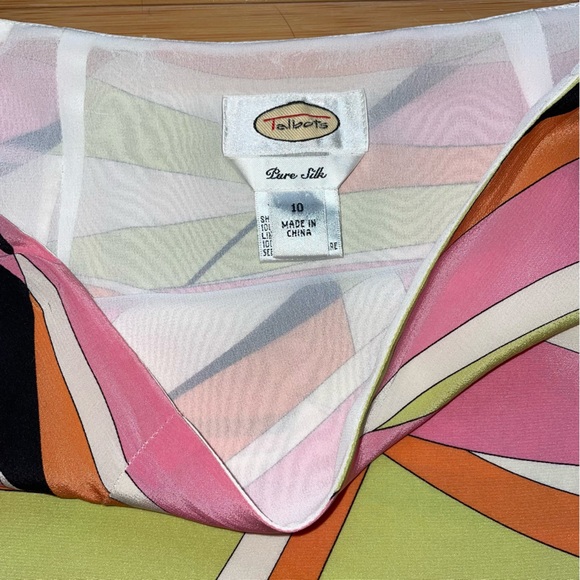 Talbots skirt, pure silk size 10. Geometric pattern, side zipper and button. - Picture 3 of 6